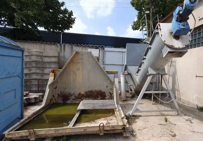 Industrieanlage mit Schneckenförderer