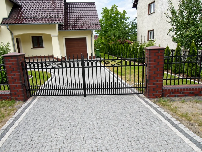 Zaun und passendes Balkongeländer