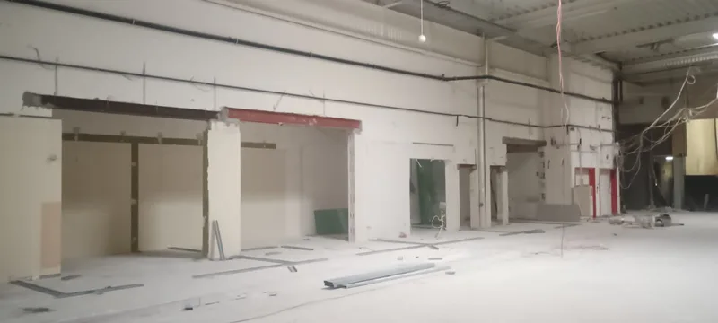 Gewerbliche Innenräume und Ausbauten