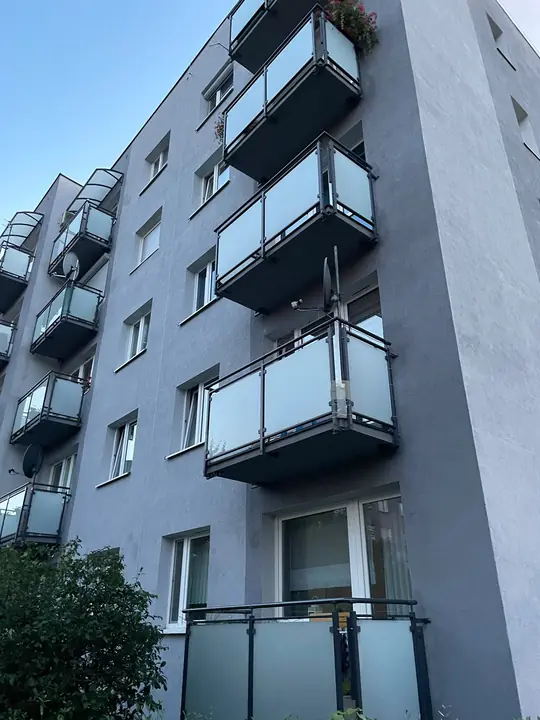 Balkongeländer mit Milchglas