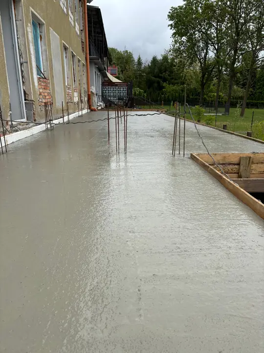 Betonboden nach dem Gießen